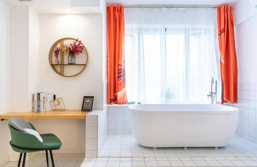 Jeifangbei Central Business District Apartment | Huafu Riverview B&B