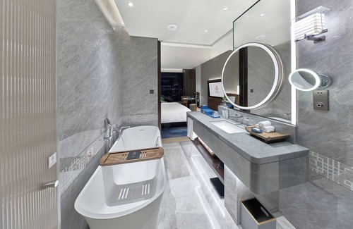 Pukou Hotel | HUALUXE Nanjing Yangtze River by IHG