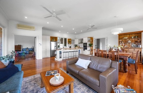 Yarra Glen House | Hubbard Hill Yarra Glen Oasis: 4-Bdrm Home with Pool & Stunning Valley Views