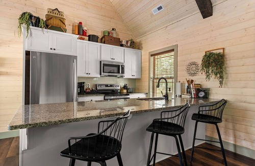 Branson House | Huck's Hollow | Hot Tub & Pools