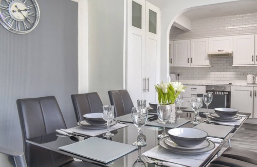 Huddersfield Cottage | Huddersfield House, Wood View