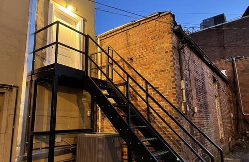 Huntingdon Apartment | Huddleston Hall - Historic Downtown Apartment