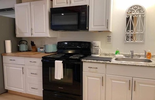Hollowville Apartment | Hudson NY’S Country Serenity Guest Suite.
