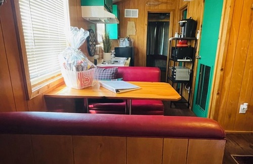 Cullman Cabin | Hudson's Boat House - Near Smith Lake Park