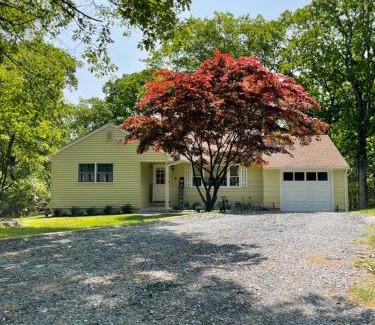 Monroe House | Hudson Valley Cottage Rental 3 bedrooms Monroe NY