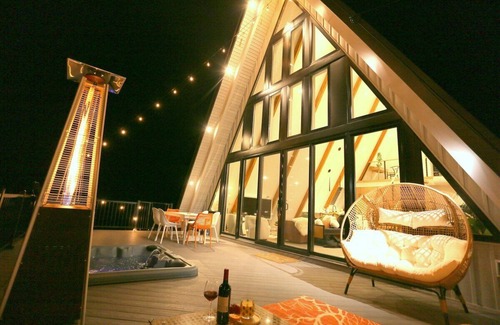Port Jervis Ski Chalet | Hudson Valley Luxury A-Frame Movie Theater~Arcade~Games-Hot Tub~Just 60-mi~NYC.
