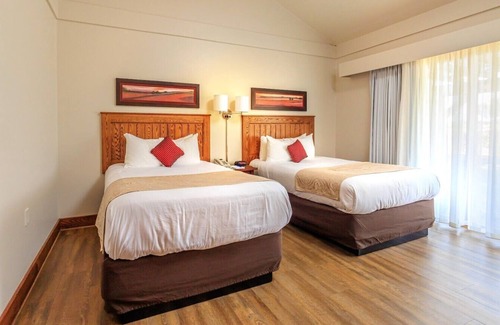 Bloomfield Hotel | Huff Estates Inn & Winery