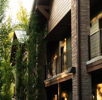 Jackson Hole Bed & Breakfast | Huff House Inn and Cabins