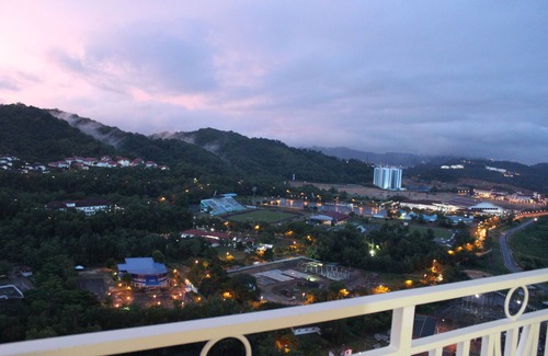 Kota Kinabalu Apartment | HUGE 3 bed ~ Great for big families
