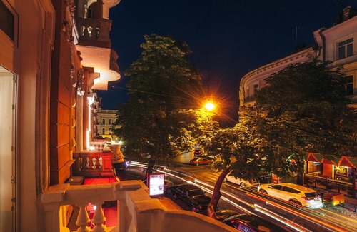 Odessa City Center Apartment | Huge 3-bedroom apartment on Ekaterina square