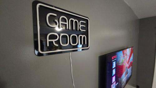 Goldsboro House | Huge 4-Bedroom Historic Home & Game Room