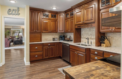 Virginia House | HUGE 5-BR Home w/Movie Theater, Arcade, & Patio!