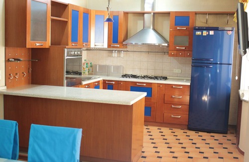 Almaty Apartment | HUGE 600 FT., 3 BEDROOM APARTMENT + transfer