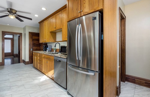 Old North Columbus House | HUGE 7 Bedroom, 4 Bathroom Sleeps 14+
