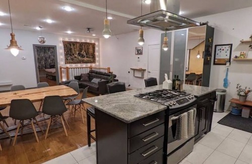 Fairmount Apartment | Huge apt. Parking! City view.