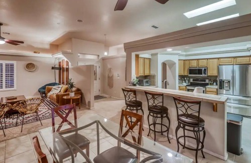 Lake Havasu City House | Huge backyard with pool, hot tub, BBQ, and putting green.