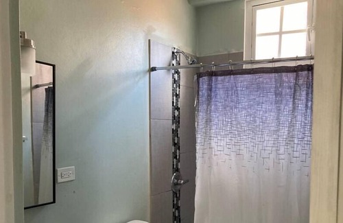 Miramar House | Huge Balcony ~ Miramar White House 3 bed