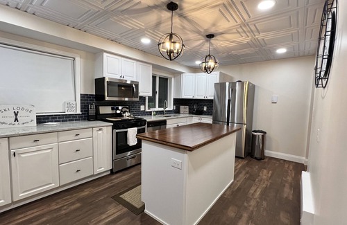 Lackawaxen House | Huge Cabin at Ski Mtn- Hot Tub, Fireplace, Game Room