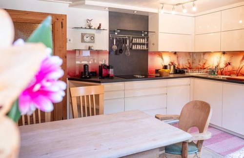 Oberaurach Apartment | Huge chalet apartment; SAUNA, SKI bike room, elevator! 2 minutes walk to the ski bus