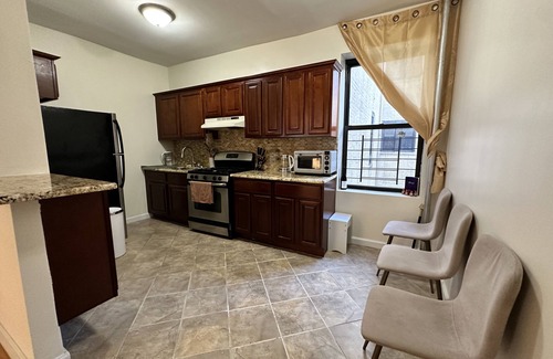 Washington Heights Apartment | HUGE Chic 1-bedroom apartment in fabulous New York with AC & WiFi