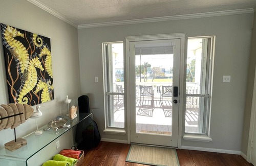 Galveston House | Huge Deck w night Fishing, Pickleball, Kayaks, SUPs, Tiki-bar, Boat Lift