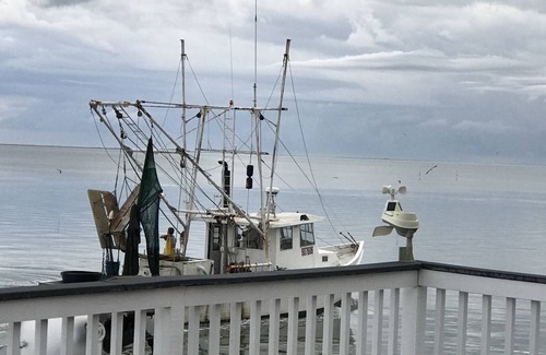 Galveston House | Huge Deck w night Fishing, Pickleball, Kayaks, SUPs, Tiki-bar, Boat Lift