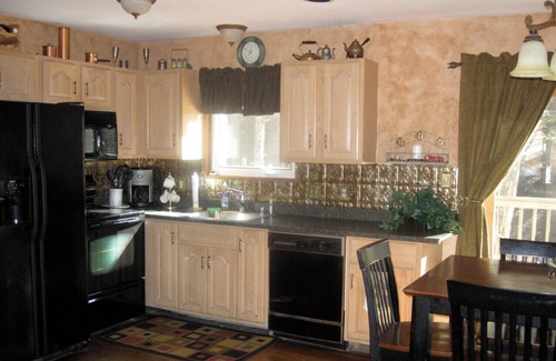Bushkill House | HUGE discount this wknd! Escape to a BEAUTIFUL Secluded, Streamfront HOT TUB