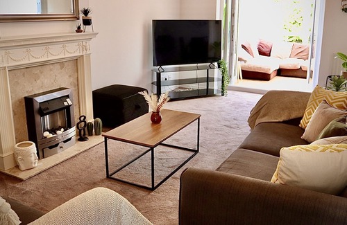 Alvaston House | HUGE Discounts| Contractors| RollsRoyce| Hospital