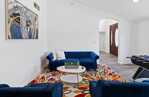 Clairemont Mesa West House | Huge Family Friendly Retreat! Centrally Located!