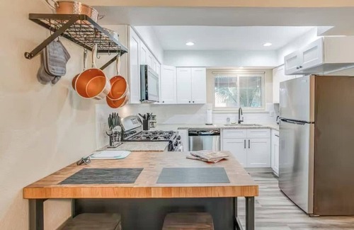 North San Antonio - SAT House | Huge House/Fun/Central/4BD/3BA ~POOL
