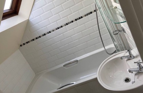 Bramcote House | HUGE HOUSE - SLEEPS 18.