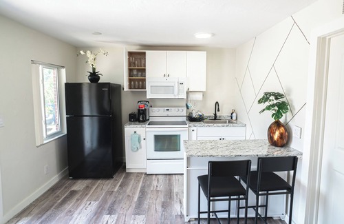 Edgewood House | Huge House w Yard 3bd3ba 2kitchens Ft Lauderdale airport dwntn bch Entire Duplex