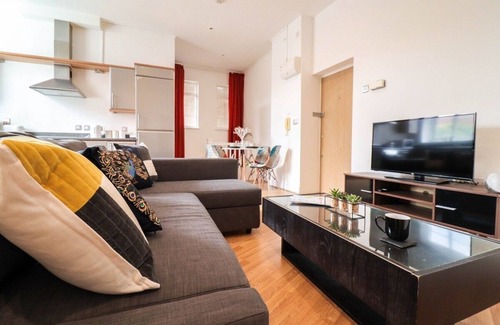Vassall Apartment | Huge London 2 Bed Flat