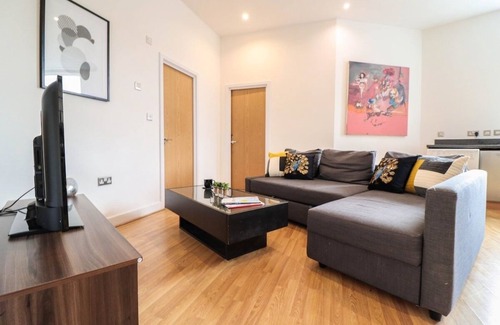 Vassall Apartment | Huge London 2 Bed Flat