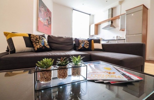 Vassall Apartment | Huge London 2 Bed Flat