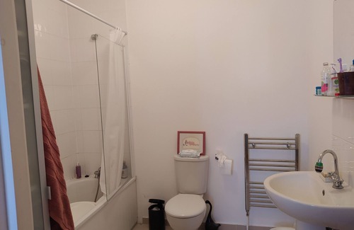 Markhouse Apartment | Huge luminous 1 bed flat in East London
