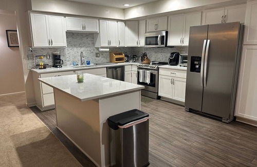 Tonawanda Villa | HUGE, Modern 3-Bed Villa in ❤️ of WNY Buffalo Niagara Falls