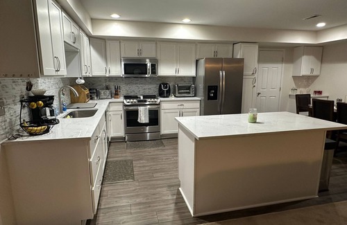 Tonawanda Villa | HUGE, Modern 3-Bed Villa in ❤️ of WNY Buffalo Niagara Falls