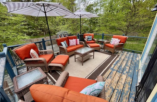 Miller Beach House | Huge Private Yard w/hot tub 2 blocks from Beach