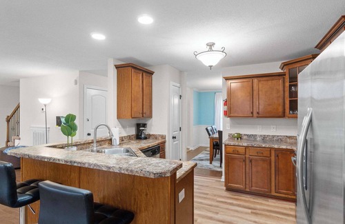 Clarksville House | Huge Yard&Deck! Mins to Airport - Beds on Brewster