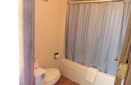 Warren Hotel | Huggy Bear Motel