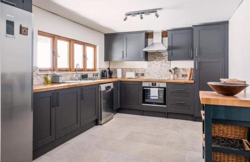 Shoscombe Cabin | Huish Lodge