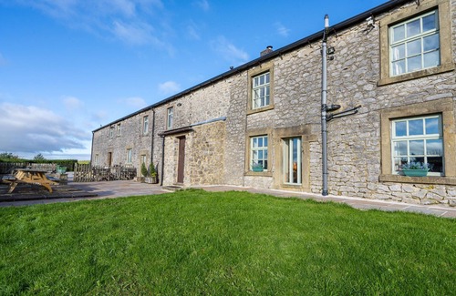Peak District House | Hulmes Vale House - Sleeps 14 - Peak district