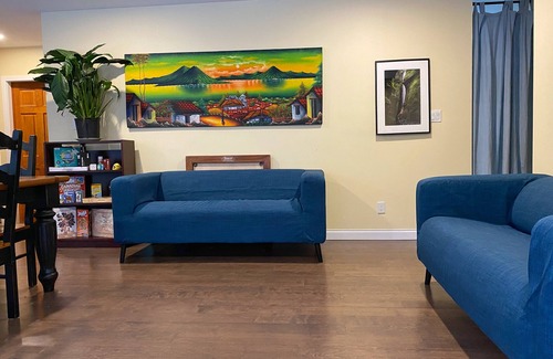 Salt Spring Island House | Hummingbird Backpackers B&B (Entire Room With 4 Beds)