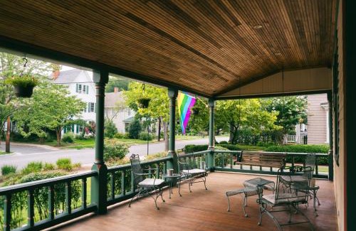 Easton Bed & Breakfast | Hummingbird Inn