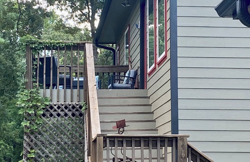 Quitman Apartment | HUMMINGBIRD NEST HIDEAWAY LOFT: East Texas Spiritual Retreat & Country Resort