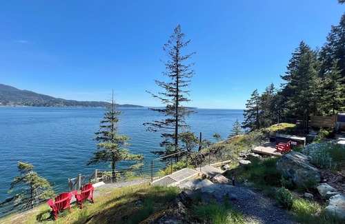 Bowen Island House | Hummingbird Oceanside Suites: David Peak Suite