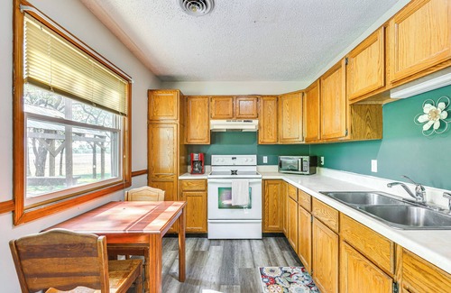 Chapman Cottage | Hunt & Fish: Peaceful Country Escape in Chapman!