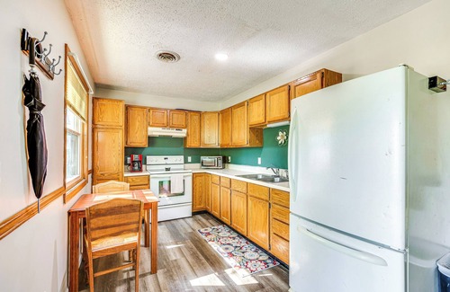 Chapman Cottage | Hunt & Fish: Peaceful Country Escape in Chapman!