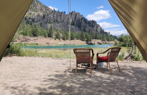 Glacier Country Cabin | Hunter's Glade, glamping on the river, 2 miles from Quinn’s Hot Springs Resort!